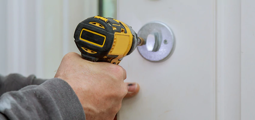 Street Locksmith For Smart Lock Repair in New York City, NY